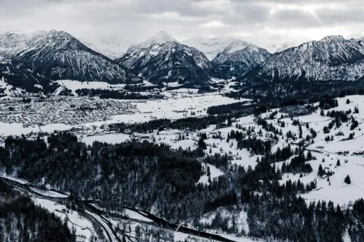 Le risque d'avalanches est "fort" dimanche sur plusieurs massifs des Alpes du nord et des Hautes-Alpes.