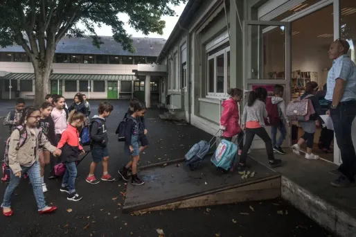 Une semaine après la rentrée scolaire, des syndicats enseignants appellent à la grève mardi au niveau national.