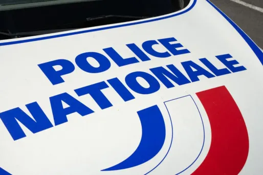 Seine-Saint-Denis : un père de famille tué par balle à travers sa porte