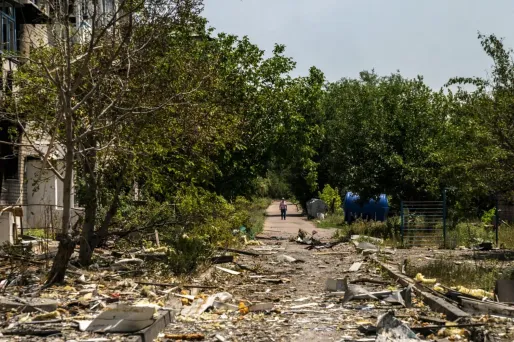 L'Ukraine accuse des soldats russes d'avoir tiré sur des civils dans une ville du front