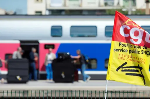 La CGT se dit prête à partir sur "un mois de grève".