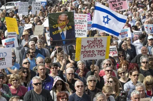 "Crime Minister" disaient les pancartes des manifestants.