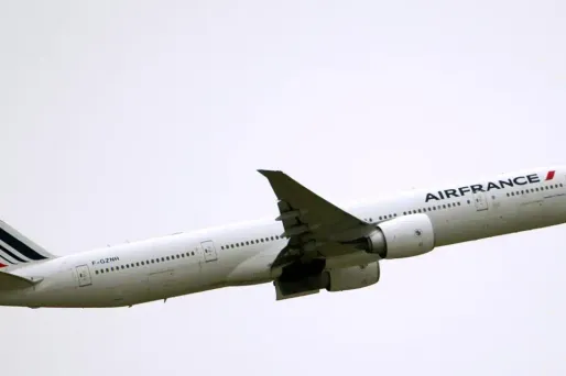 La quasi-totalité des syndicats d'Air France appelle pilotes, personnels de cabine et au sol à faire grève jeudi pour réclamer une augmentation générale de 6%