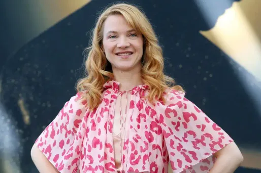 Dans "Né sous silence", Odile Vuillemin campe une avocate qui assure la défense d'un meurtrier.