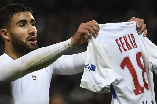 Lors du match aller, Nabil Fekir avait provoqué les supporters stéphanois en brandissant son maillot.