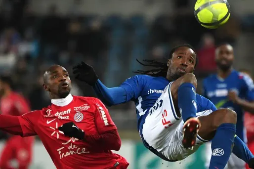 Bakary Koné (à droite) et les Strasbourgeois n'ont pas encaissé de but face à Montpellier, vendredi soir.