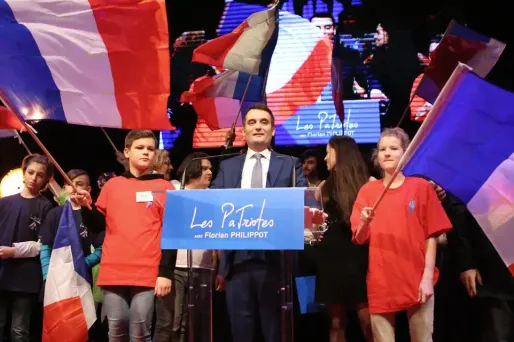 Le président des Patriotes, dimanche, lors du congrès fondateur de son parti à Arras, dans le Pas-de-Calais.