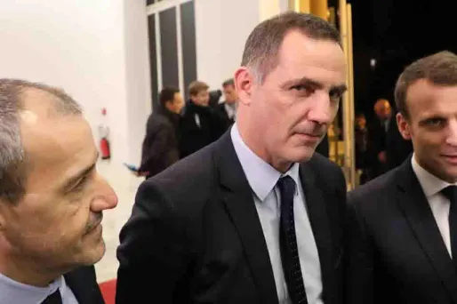 Emmanuel Macron et les deux leaders nationalistes Jean-Guy Talamoni et Gilles Simeoni 1280