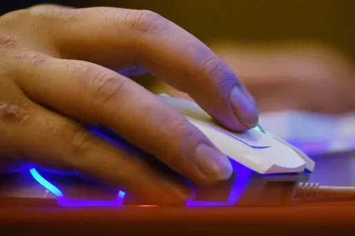 La prochaine loi de programmation militaire contiendra une disposition pour mieux lutter contre la cybercriminalité.