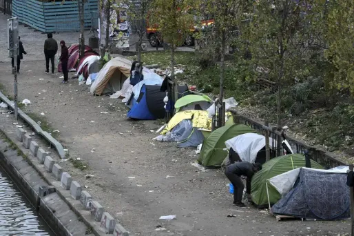 Âgés de 13 à 17 ans, ces jeunes, les mineurs n'ont "aucune solution d'hébergement depuis plusieurs nuits", selon les avocats.