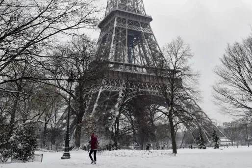 Tour Eiffel, février 2018, neige crédit : THOMAS SAMSON / AFP - 1280