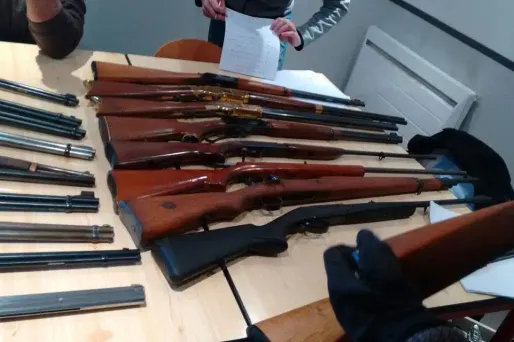 Cinquante-quatre armes, dont des fusils et des carabines, ont été saisies par les douanes de Lorraine fin janvier.
