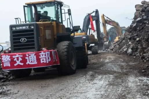 L'homme s'est servi d'une pelleteuse pour dérober le béton (illustration).