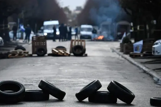 Mercredi, un détenu du centre de Moulins-Yzeure avait saisi la justice d'un premier recours pour dénoncer les conséquences des blocages de surveillants.