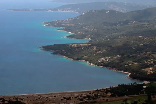 Un cargo chargé d'acier a été pris en charge mardi matin alors qu'il dérivait à environ 3 kilomètres au large de Propriano, en Corse-du-Sud.