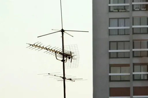 Antenne râteau crédit : JACQUES DEMARTHON / AFP - 1280