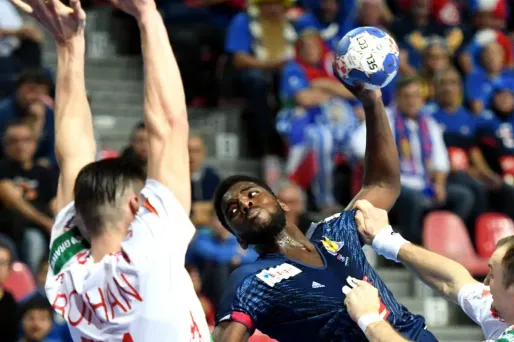 L'équipe de France de handball a battu le Belarus 32-25.