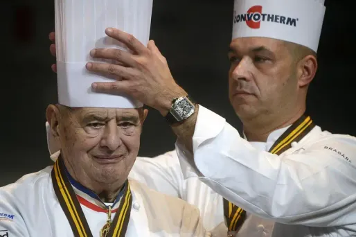 Jérôme Bocuse (ici à droite) a souligné que le groupe "restera une famille comme l'avait imaginé" son père.