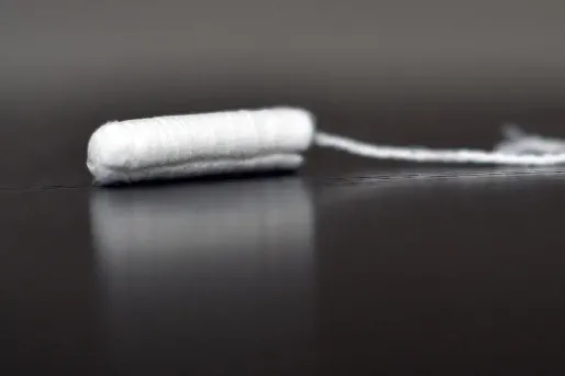 Le tampon hygiénique, jamais plus de huit heures