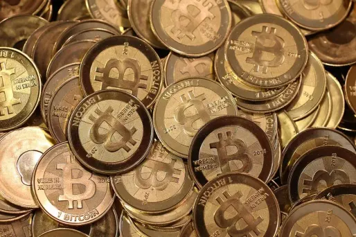 "Nous refusons les risques de spéculation et les possibles détournements financiers liés au bitcoin", a déclaré Bruno Le Maire.