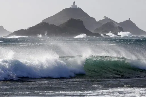 Corse, vents violents, vagues crédit : PASCAL POCHARD-CASABIANCA / AFP - 1280