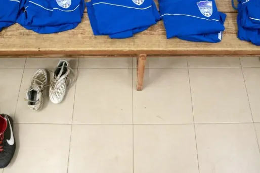 Accusé de pédophilie, l'ex-entraîneur de foot anglais Barry Bennell plaide coupable