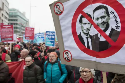 Sous le mot d'ordre "comité d'accueil de la nouvelle année", au moins 20.000 manifestants ont formé un long cortège dans le centre ville samedi.