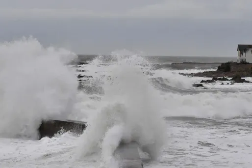 tempête Carmen, Vague, vent crédit : LOIC VENANCE / AFP - 1280