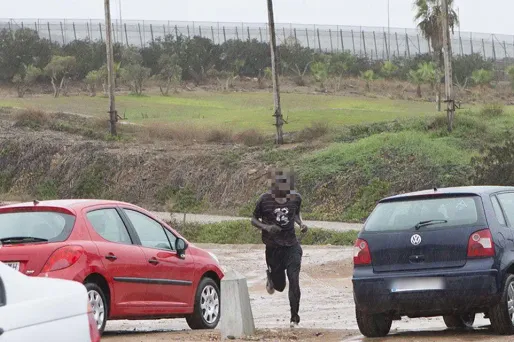 Un migrant, à Melilla, en septembre dernier. Photo d'illustration.