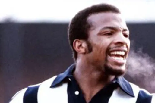 L'attaquant, sélectionné à cinq reprises entre 1982 et 1987, a été l'une des stars de West Bromwich Albion.