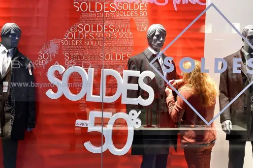 "Ce serait pour une mise en place en 2019, vraisemblablement pour les soldes de janvier prochain", a annoncé la secrétaire d'État.