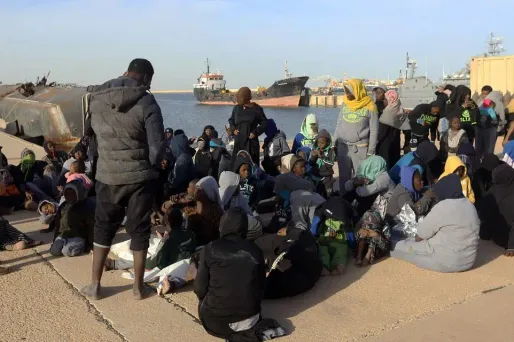 Les migrants ont été secourus à 60 kilomètres des côtes libyennes, dimanche.