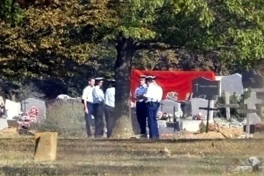 Le 30 novembre 1987, Hadja Benyoucef avait été découverte morte dans son appartement par son fils de 7 ans.