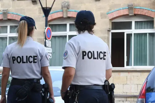 La mère, âgée d'une trentaine d'années, a été mise en examen pour "homicide volontaire sur mineure de moins de 15 ans".