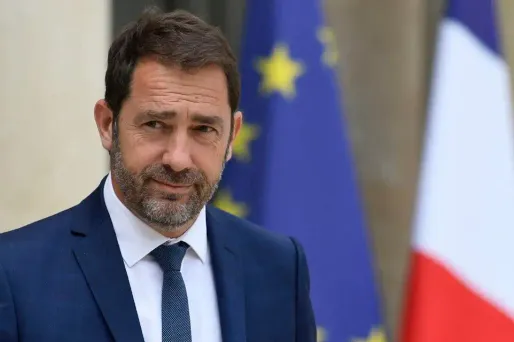 Le parti devait envoyer sur le terrain une dizaine de ministres et quelque 200 parlementaires dans toute la France pour faire remplir aux citoyens un questionnaire.