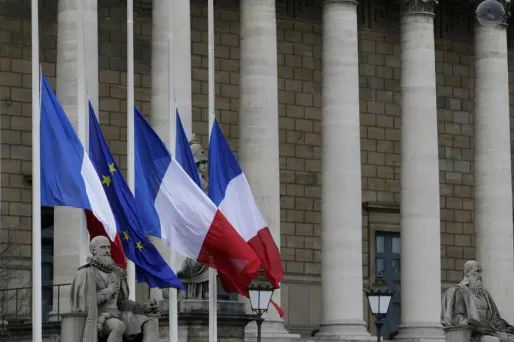 drapeaux berne assemblée nationale 1280