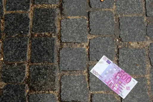 1.000 euros ont été retrouvés sur la chaussée. (illustration)