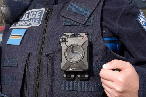 Les membres de la police bordelaise vont désormais porter des caméras-piétons.