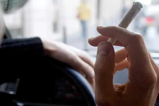 cannabis voiture 1280