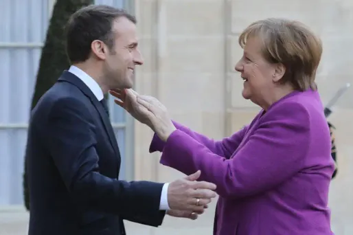 Emmanuel Macron a accueilli Angela Merkel vendredi pour aborder ses ambitieuses réformes européennes.