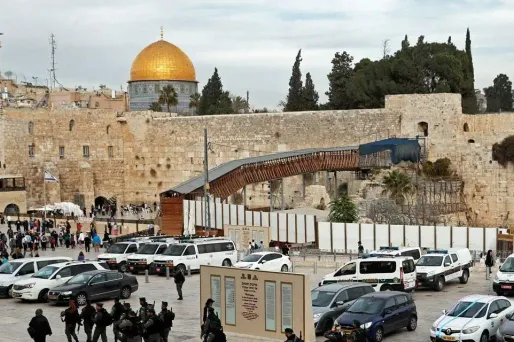 L'assaillant a été immédiatement abattu par la police.