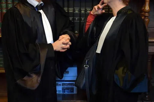 "Justice morte" : plus de 70 barreaux d'avocats en grève contre la réforme de la justice