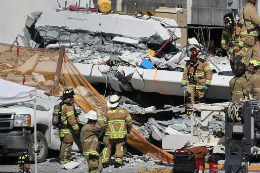 L’effondrement du pont, reliant l'université internationale de Floride à une zone d'habitation étudiante, a fait six morts