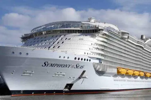 Le plus gros paquebot de croisière au monde a levé l'ancre samedi matin du port de Saint-Nazaire.