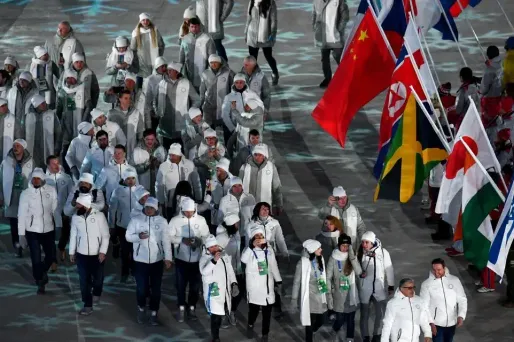 Lors des derniers JO d'hiver, les sportifs russes ont dû défiler sous drapeau neutre.