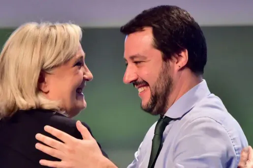 Marine Le Pen et Matteo Salvini, au premier congrès de leur groupe politique au Parlement européen, en janvier 2016.
