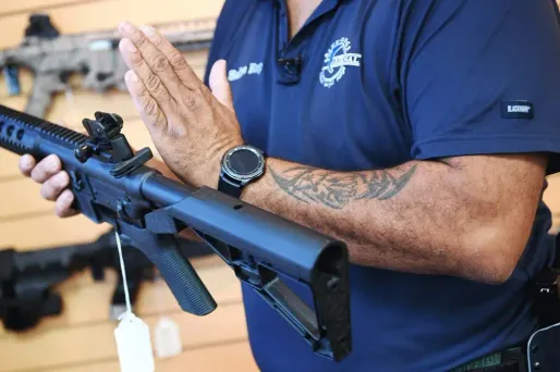 La mesure est critiquée par l'opposition démocrate.