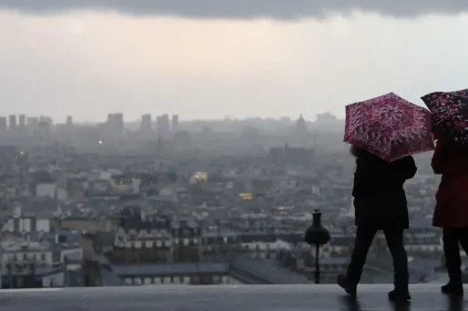 La pluie va gagner du terrain par l'ouest mercredi.