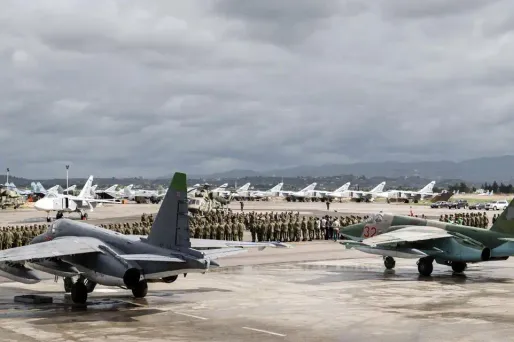 L'avion de transport s'est écrasé sur l'aérodrome de Hmeimin.