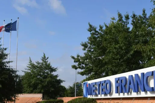 La contestation s'articule principalement autour des coupes dans les effectifs de prévisionnistes et la fermeture annoncée de plusieurs centres en France.